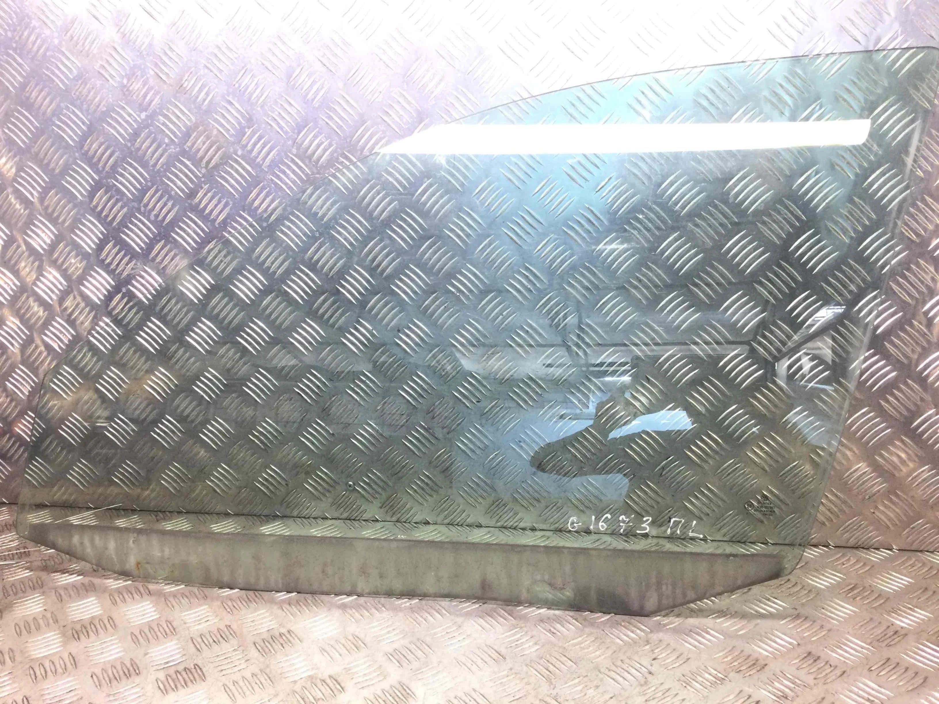 Стекло двери передней левой Volkswagen Golf 4 поколение (1997-2004) бензин 1.6 i Механика Х/б