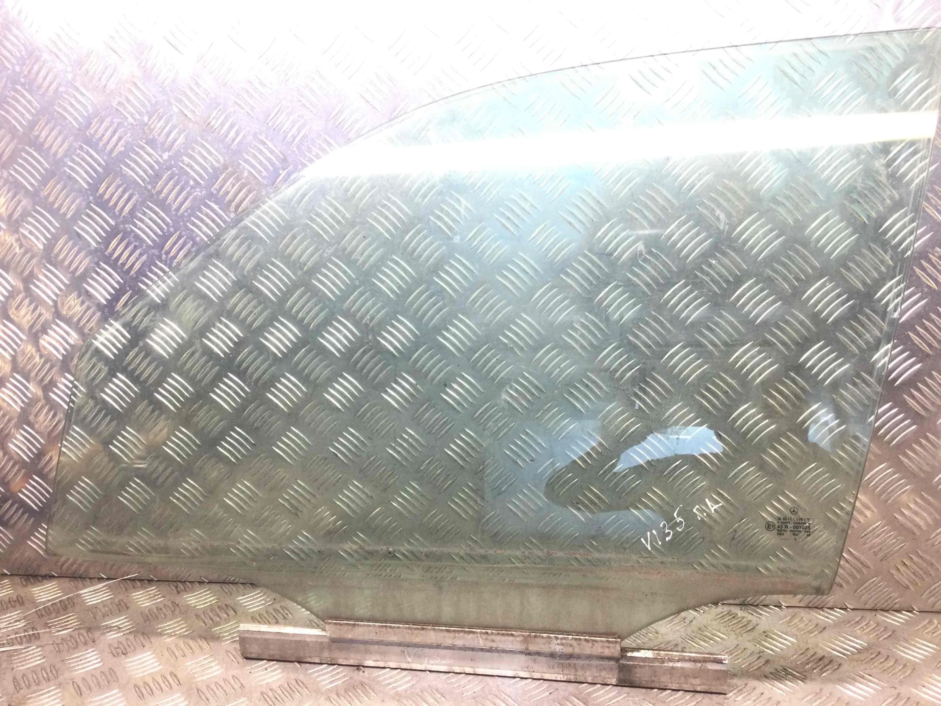 Стекло двери передней левой Mercedes E-klasse E-klasse (W210) 1995 - 2003 дизель 2.2 CDI Механика Седан