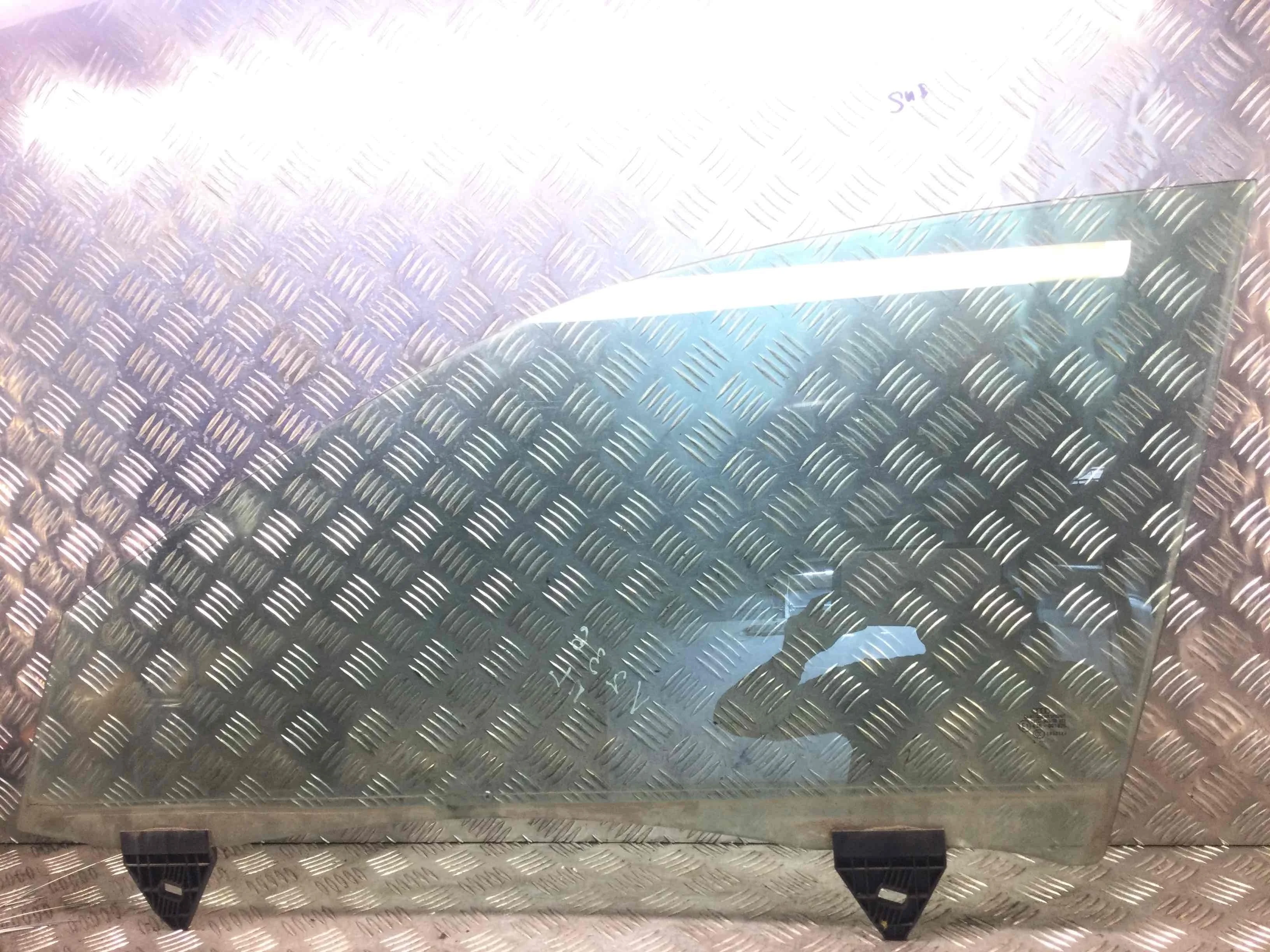 Стекло двери передней левой Audi A4 B7 (2004-2008) дизель 3.0 TDI Механика Седан