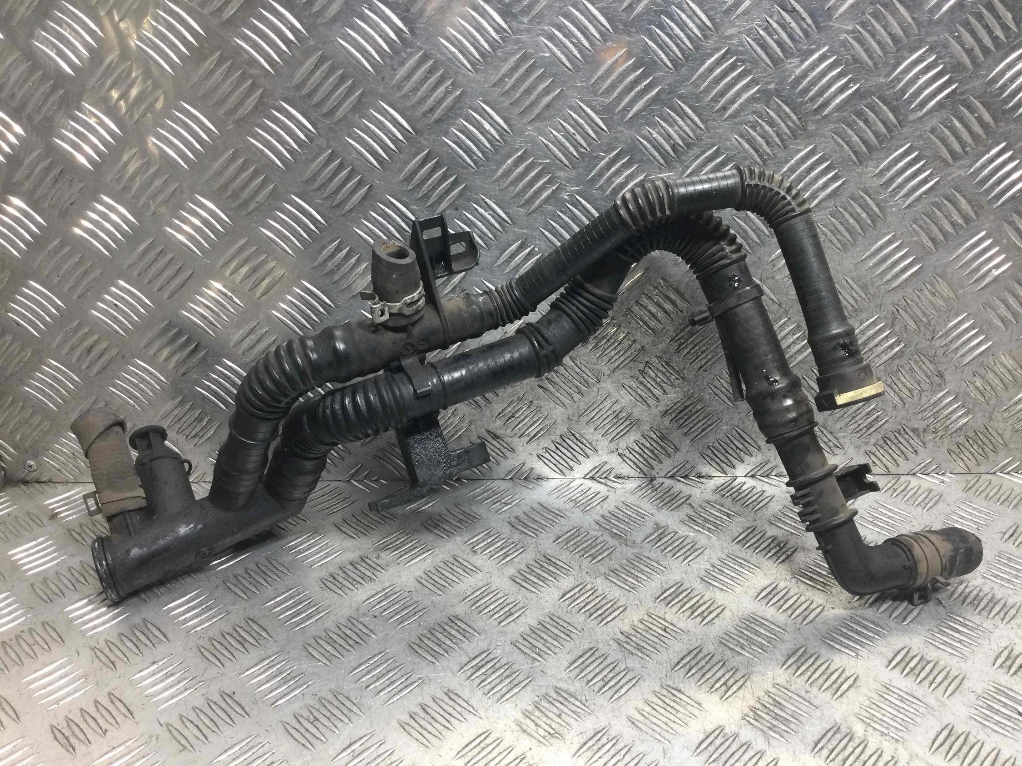 Трубка охлаждающей жидкости пластиковая Mazda 3 3 II (BL) 2008 - 2013 дизель 1.6 TDCi Механика Х/б