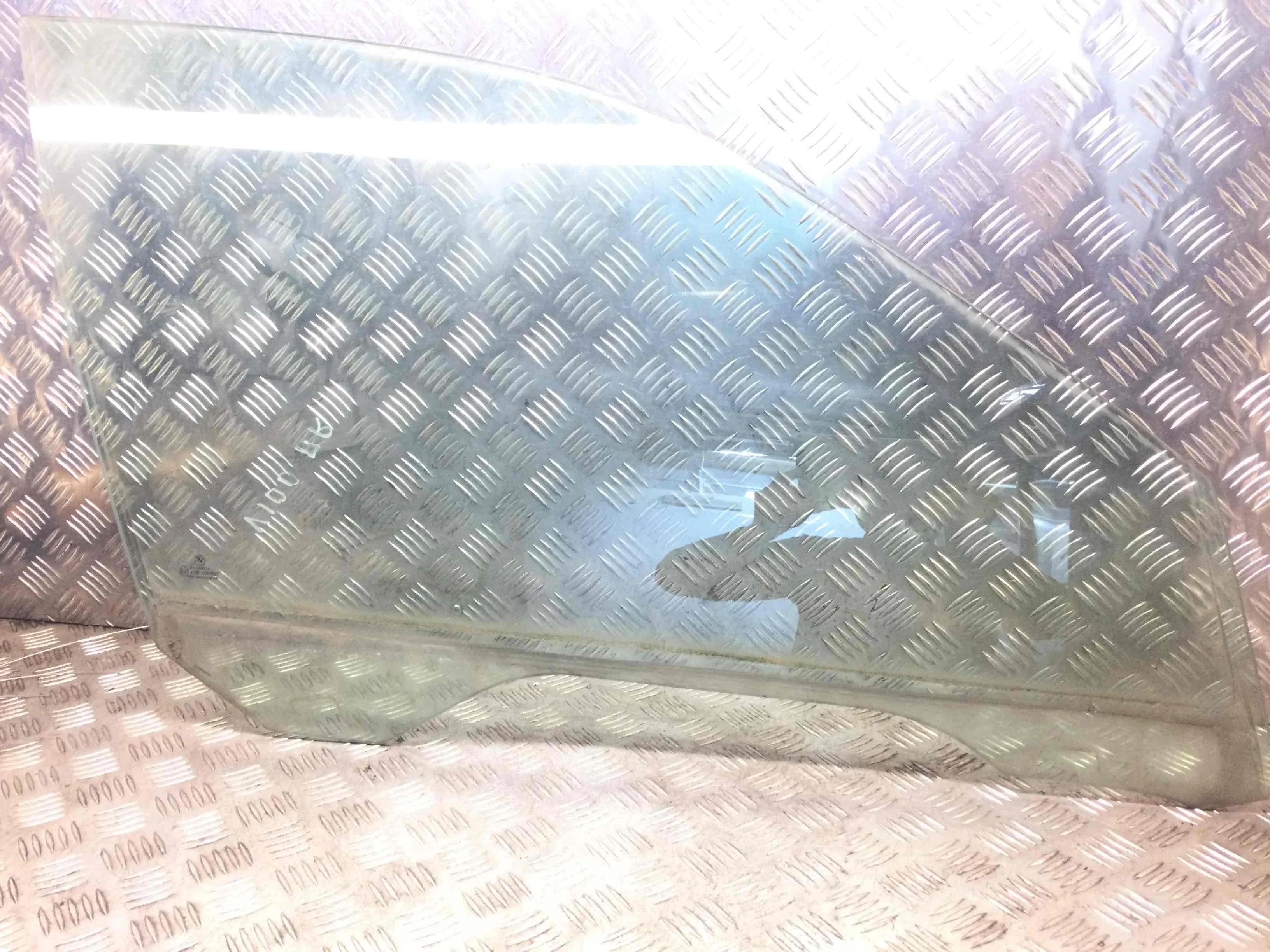 Стекло двери передней правой BMW 5-Series 5-Series E39 1995 - 2004 дизель 2.5  Автомат Универсал