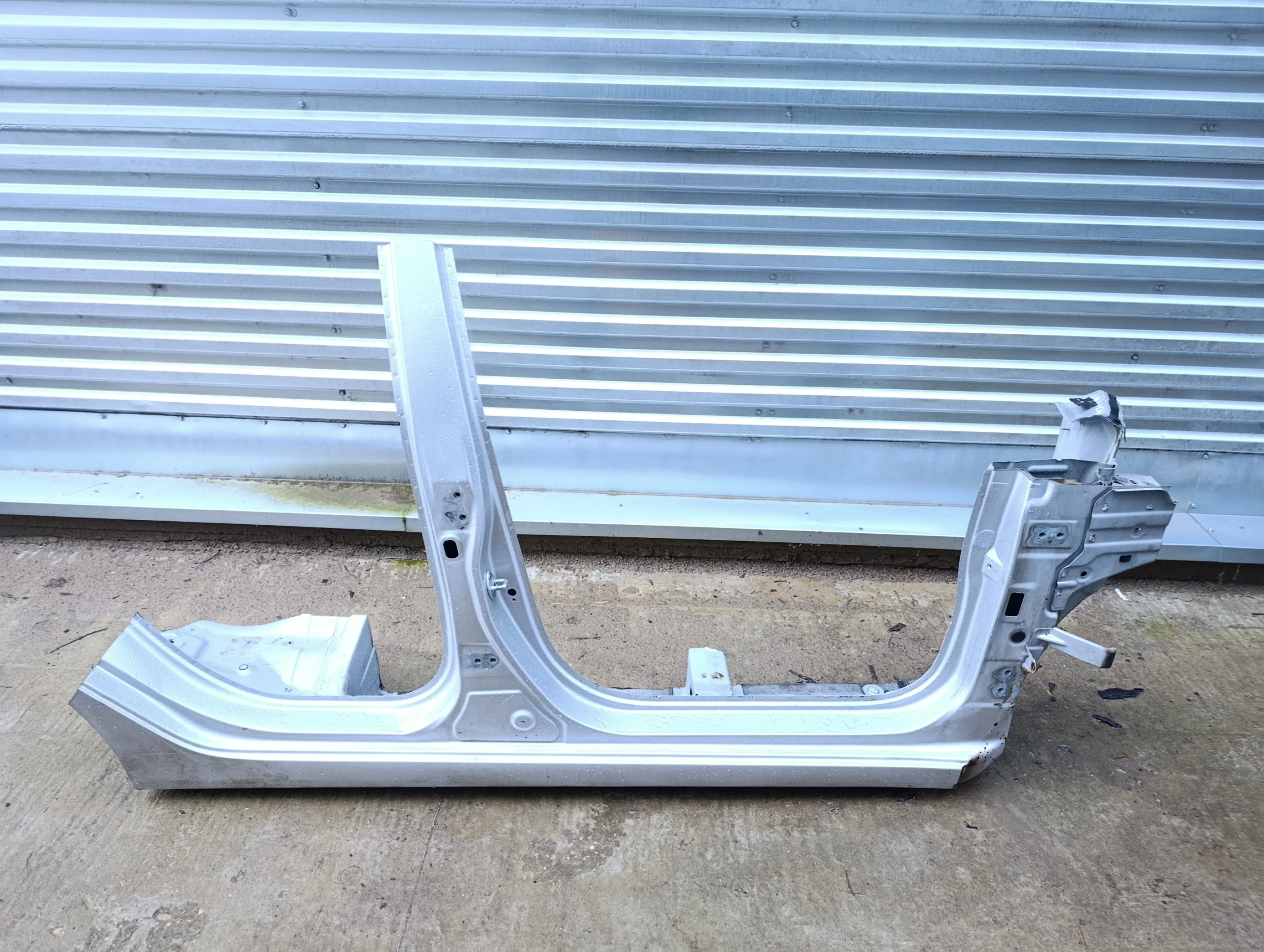 Порог со стойкой правый Solaris 2010-2017