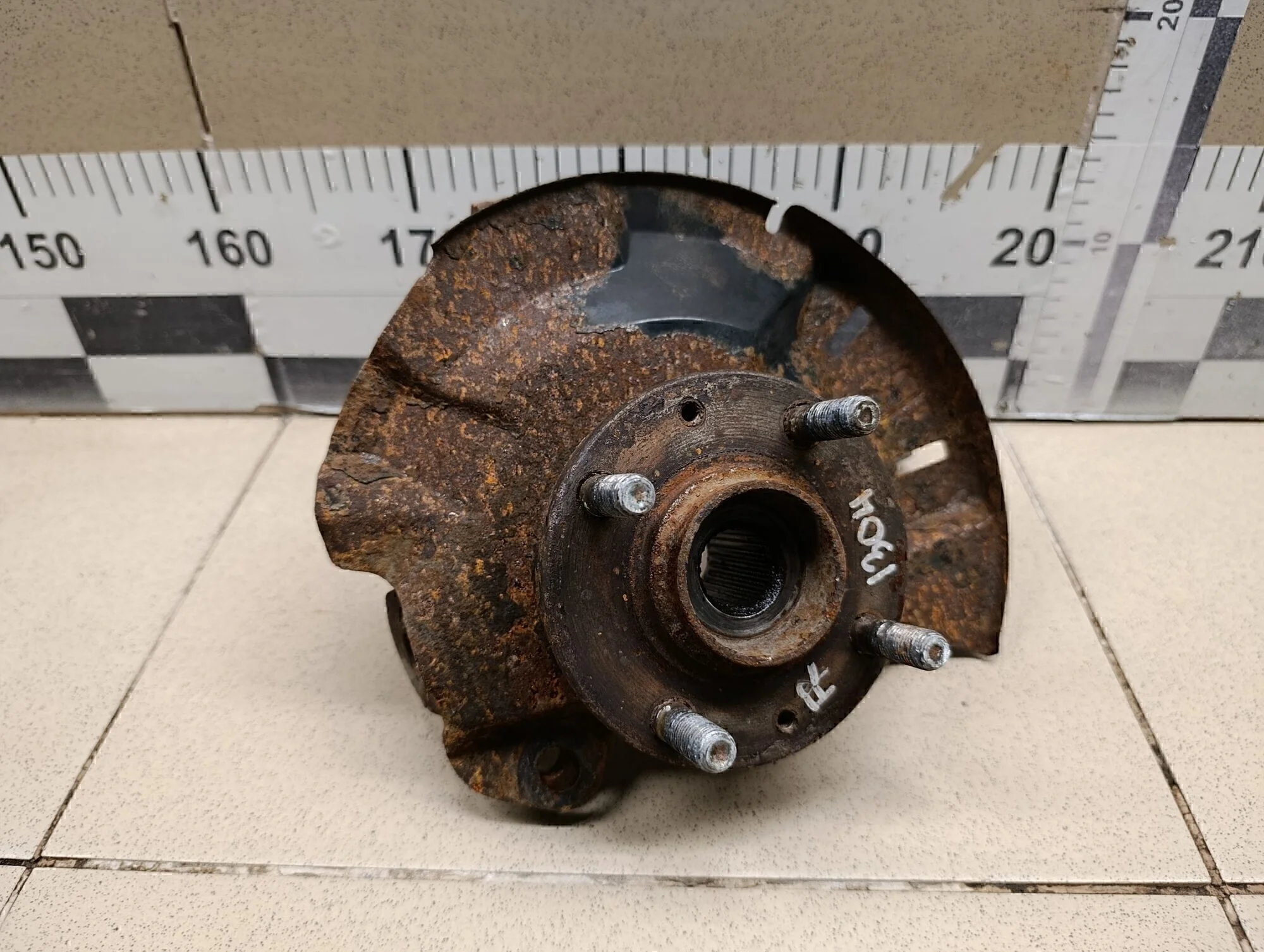 Кулак поворотный передний правый Solaris 2010-2017