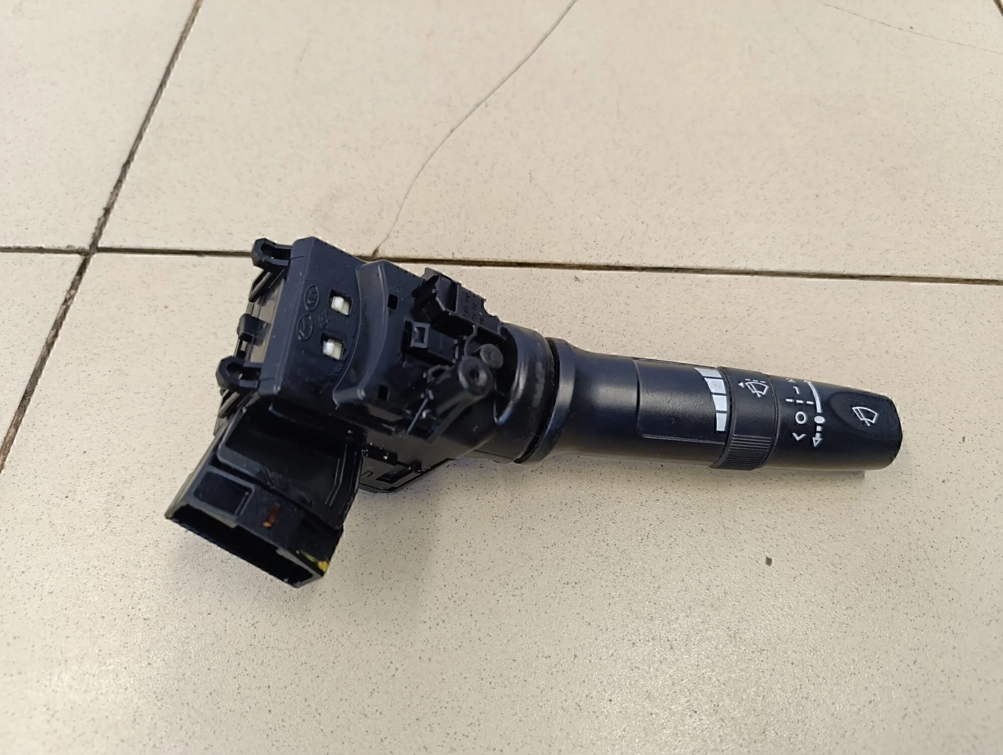 Переключатель стеклоочистителей Solaris 2010-2017