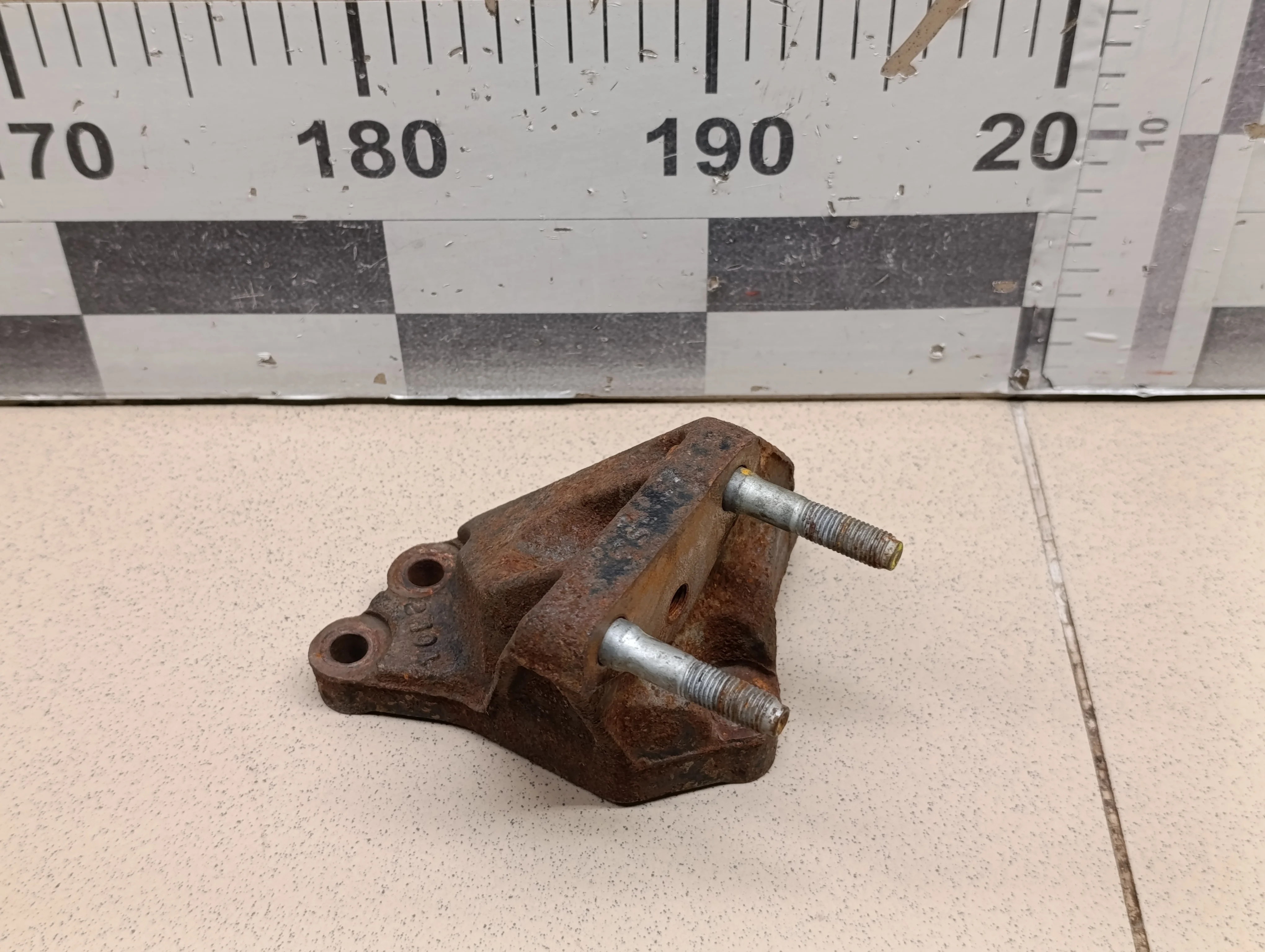 Кронштейн двигателя правый Solaris 2010-2017