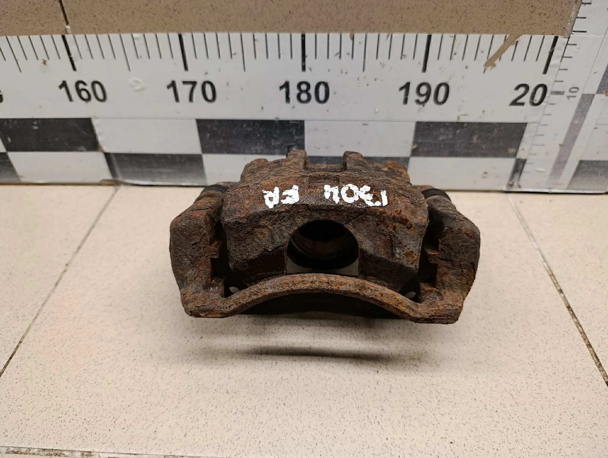 Суппорт передний правый Solaris 2010-2017