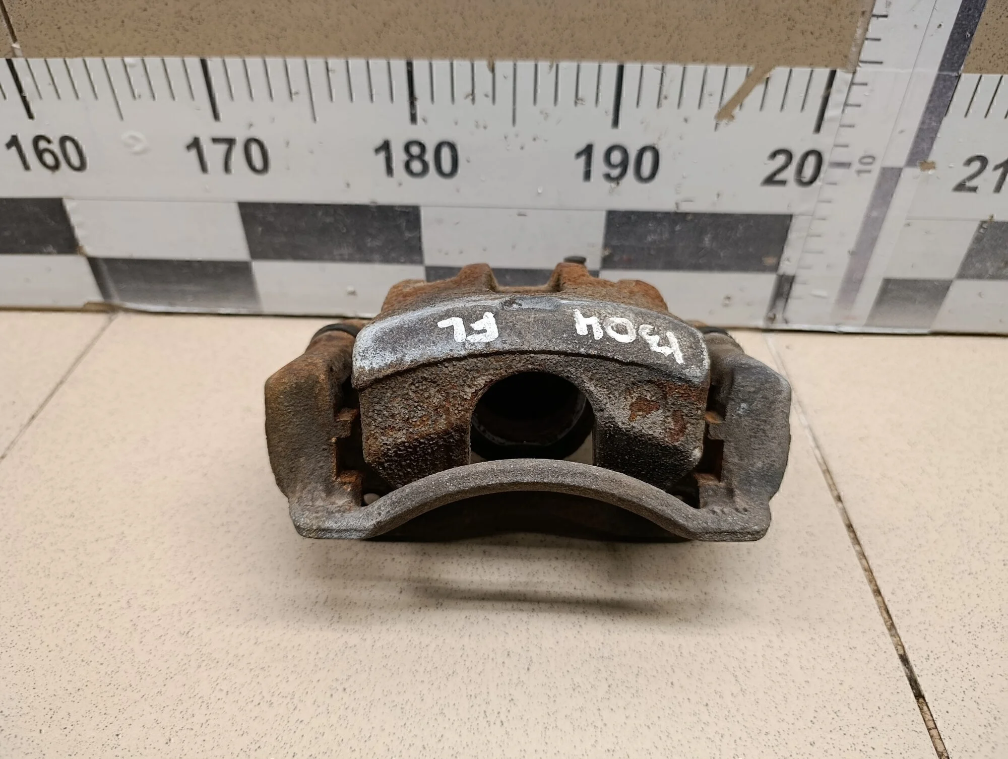 Суппорт передний левый Solaris 2010-2017