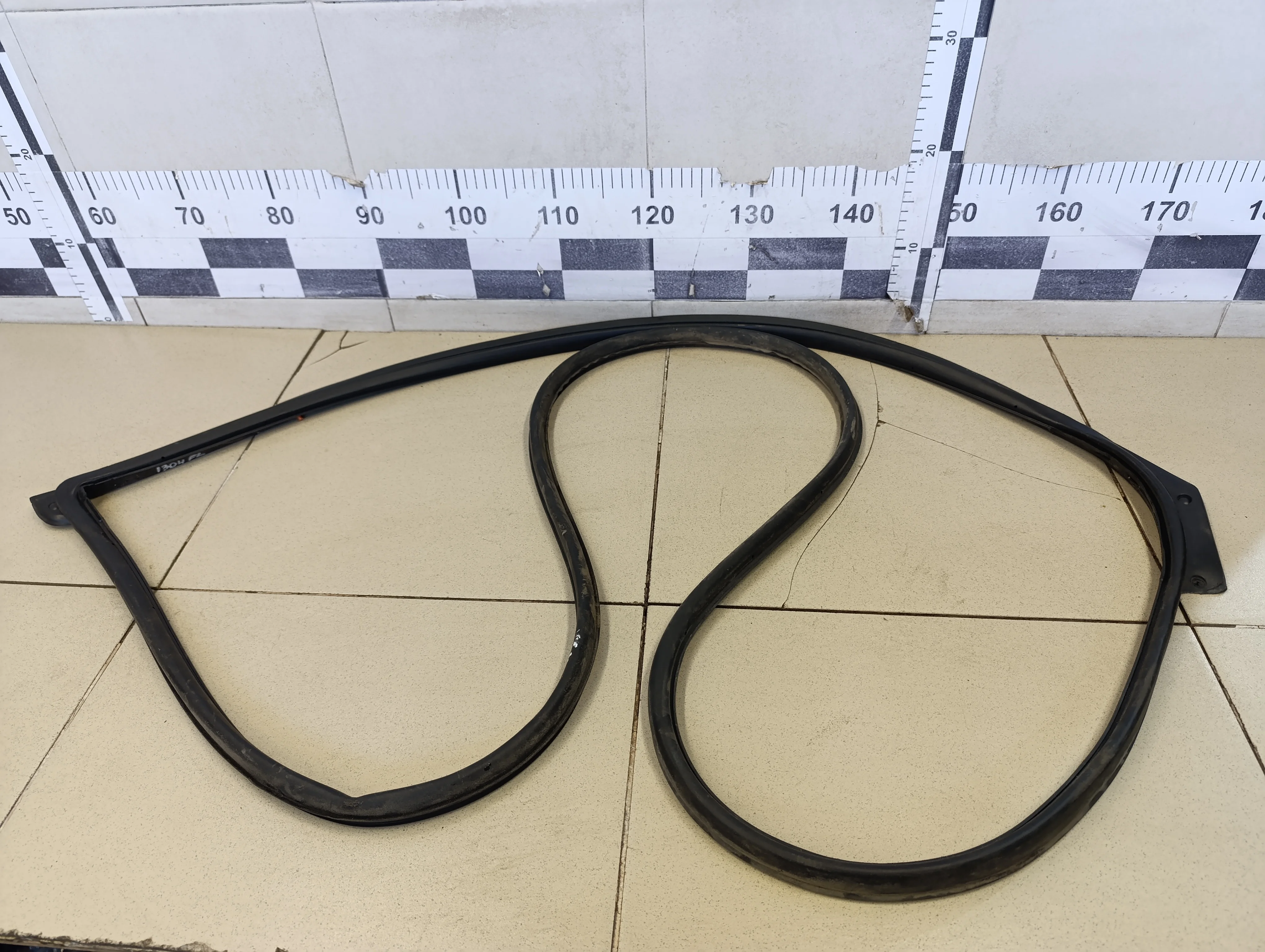 Уплотнитель двери Solaris 2010-2017