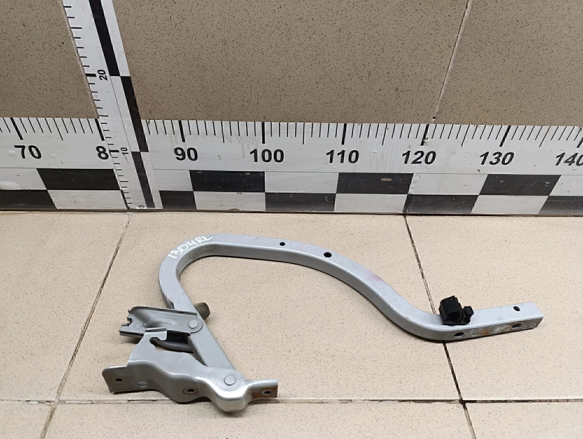 Петля крышки багажника Solaris 2010-2017