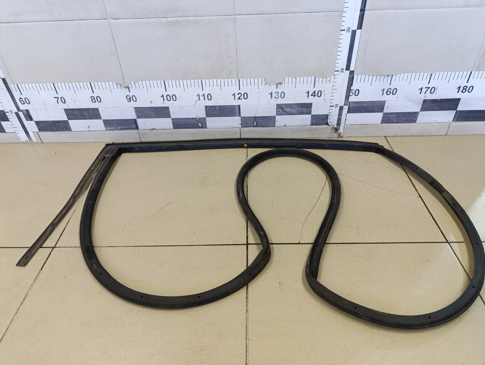 Уплотнитель двери Solaris 2010-2017