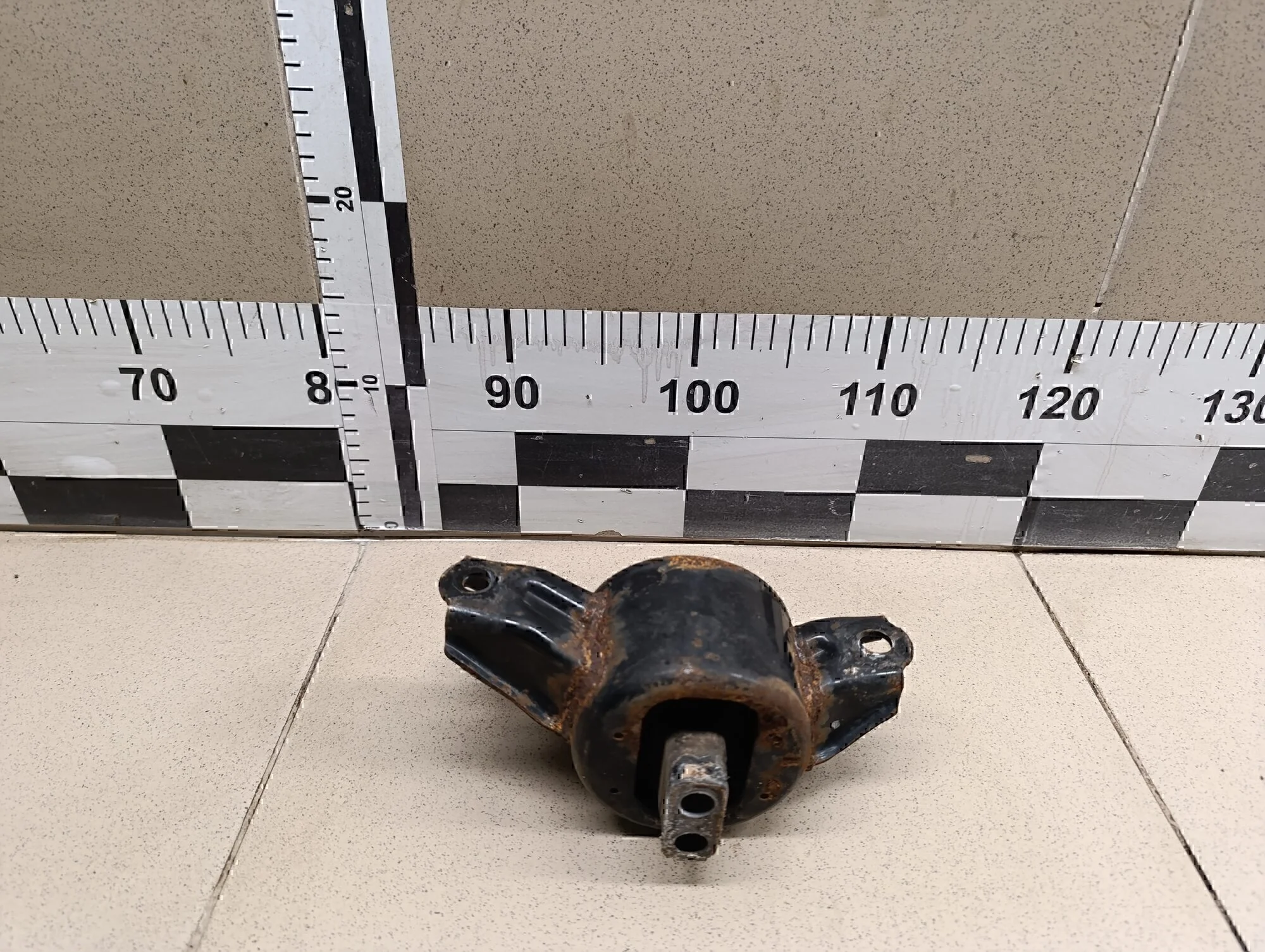 Опора КПП левая Solaris 2010-2017