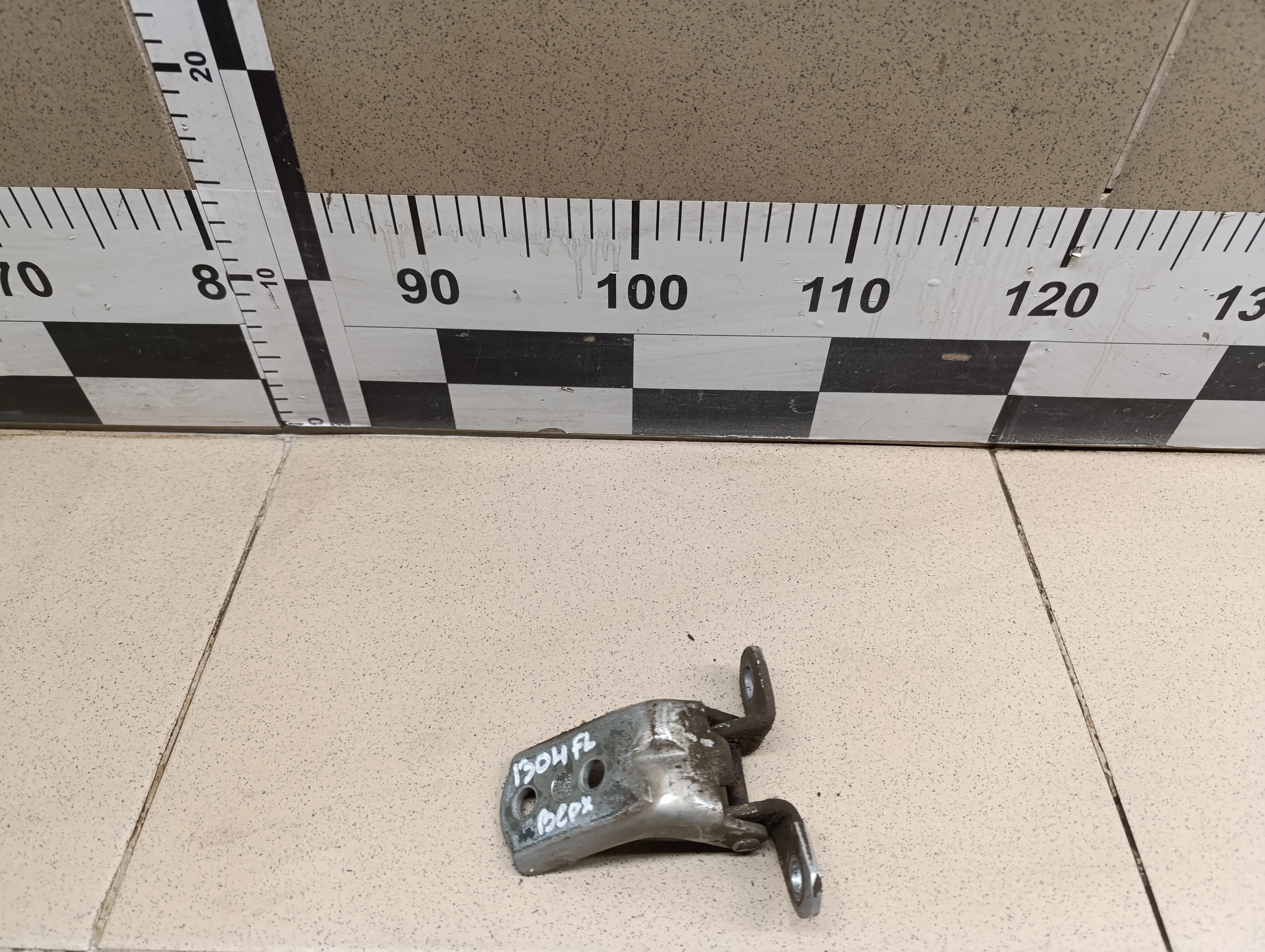 Петля двери передней левой верхняя Solaris 2010-2017