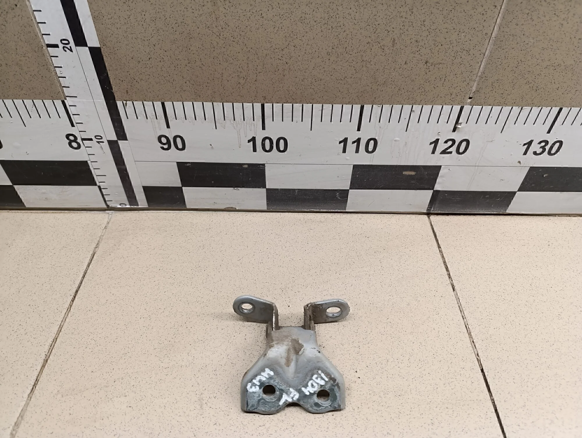 Петля двери передней левой нижняя Solaris 2010-2017