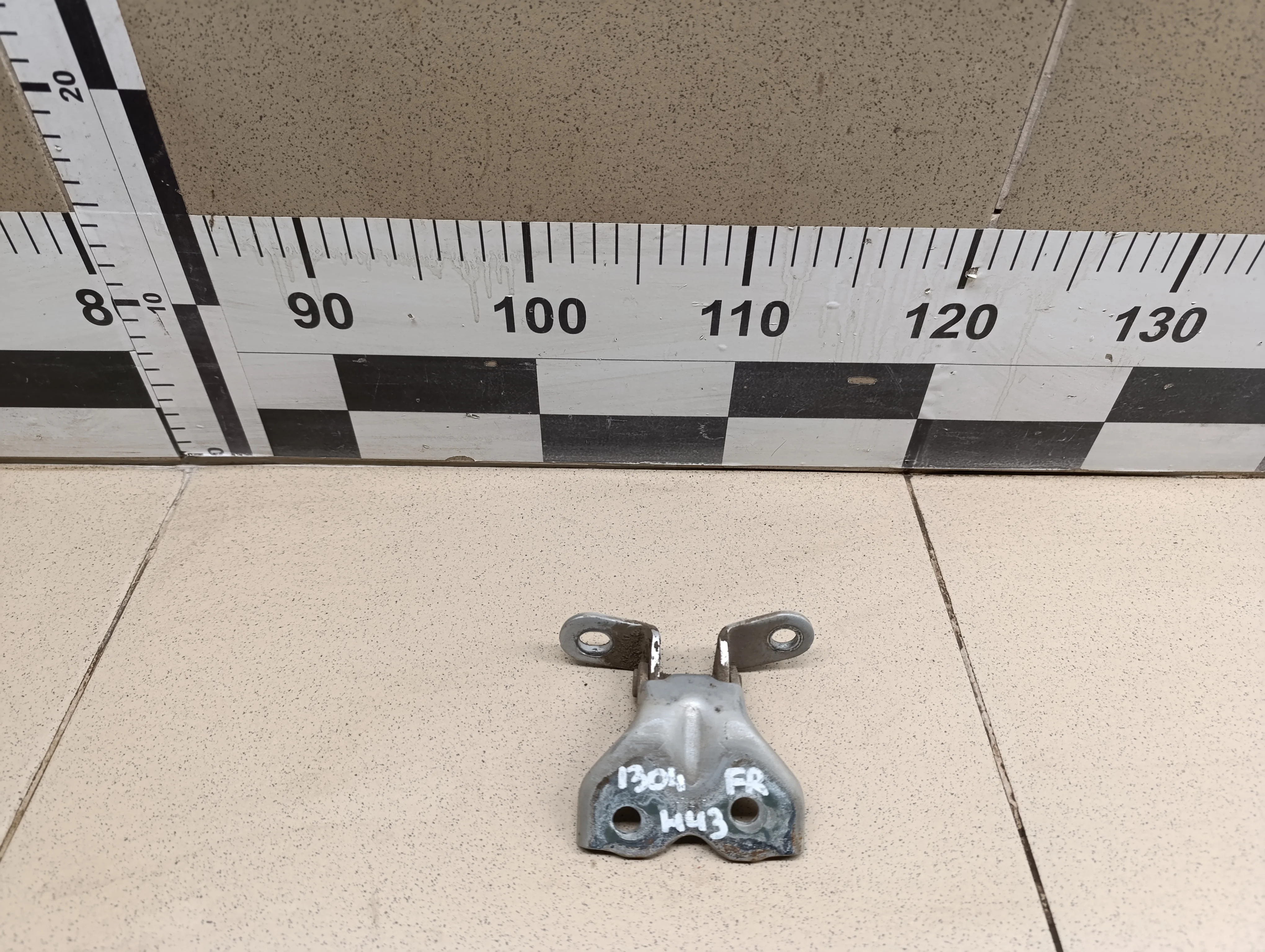 Петля двери передней правой нижняя Solaris 2010-2017