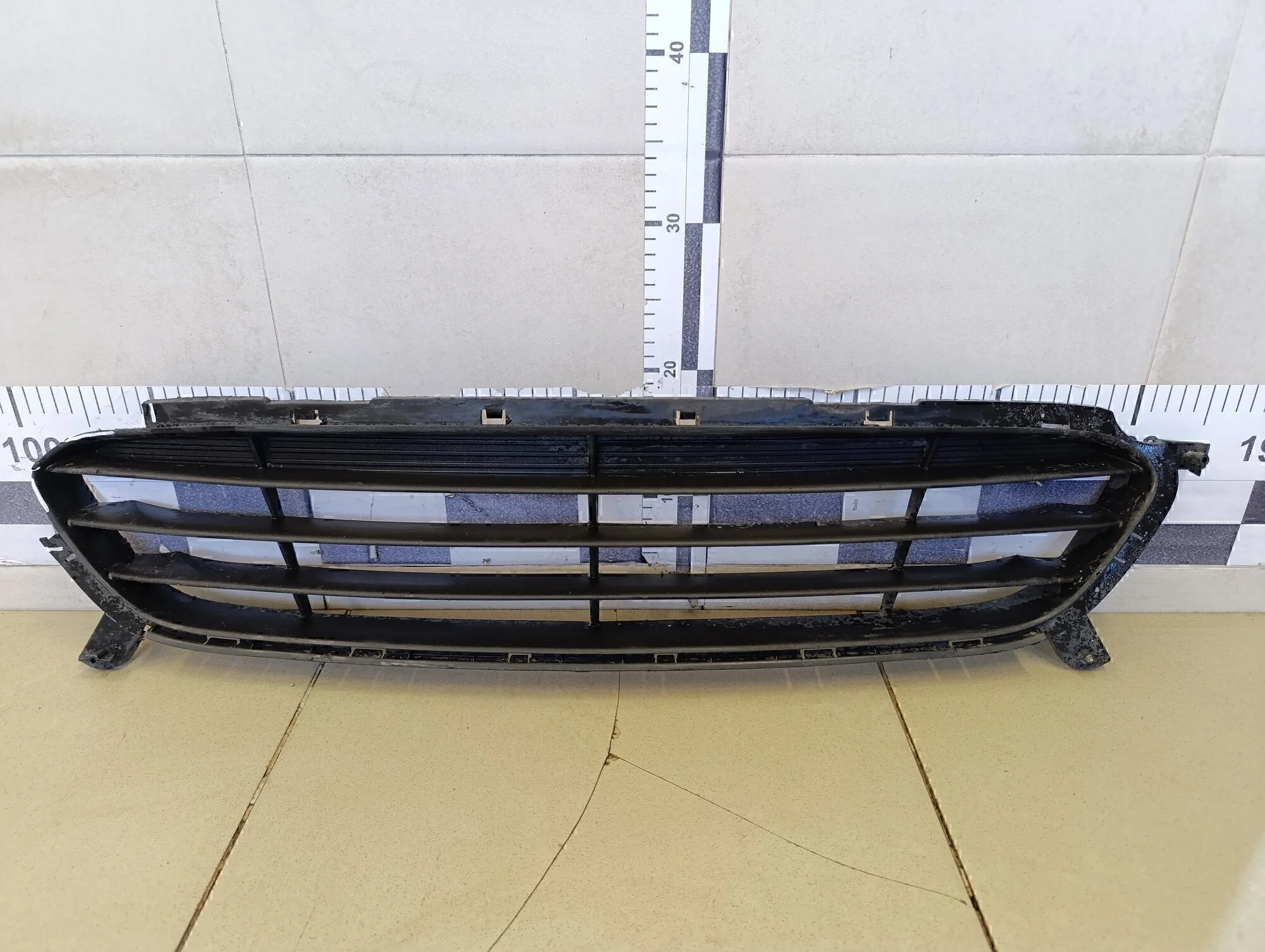 Решетка в бампер центральная Solaris 2010-2017