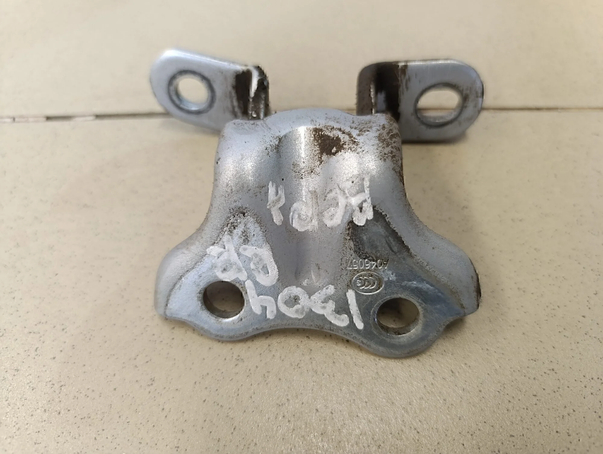 Петля двери задней правой верхняя Solaris 2010-2017