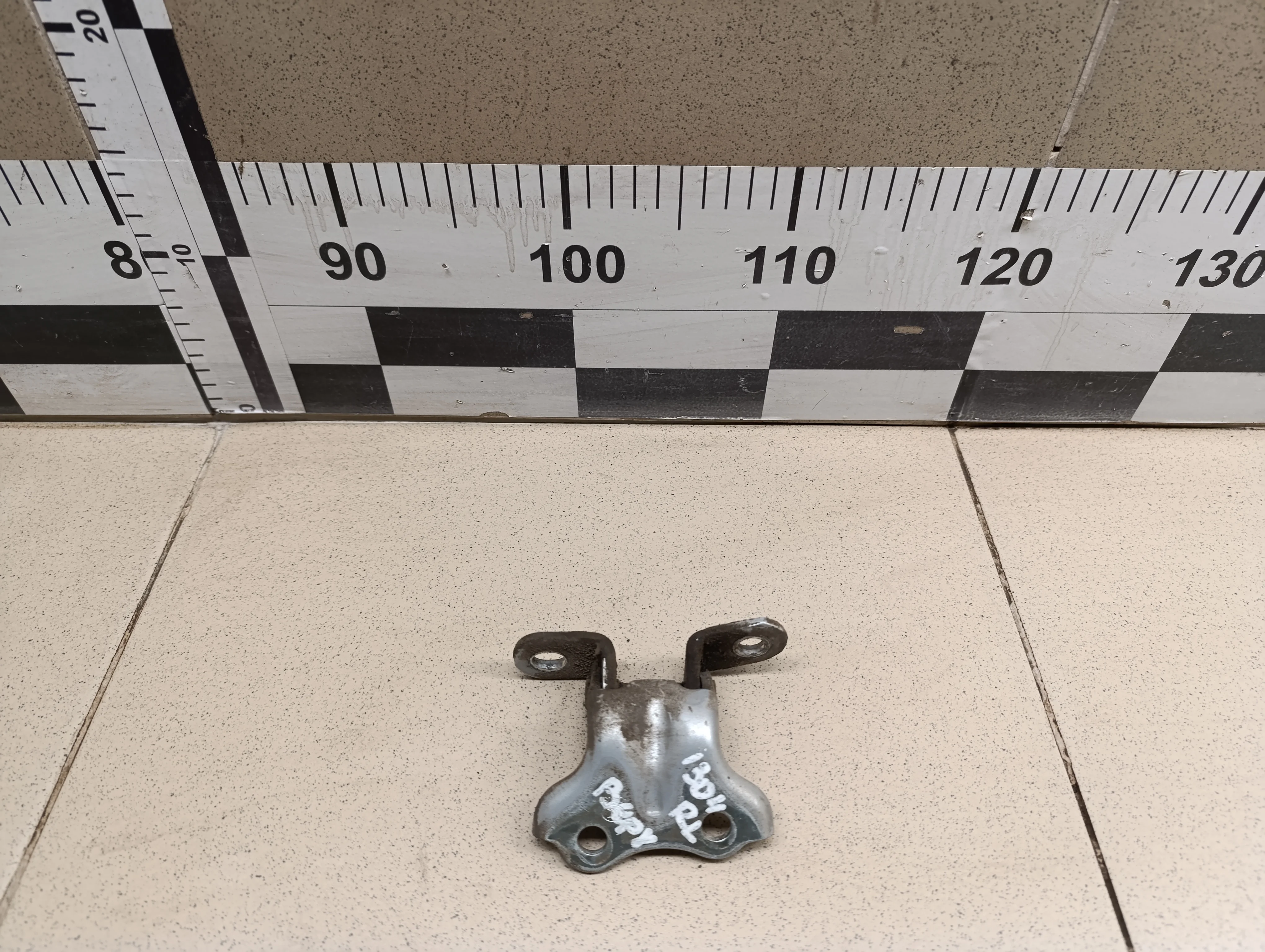 Петля двери задней левой верхняя Solaris 2010-2017