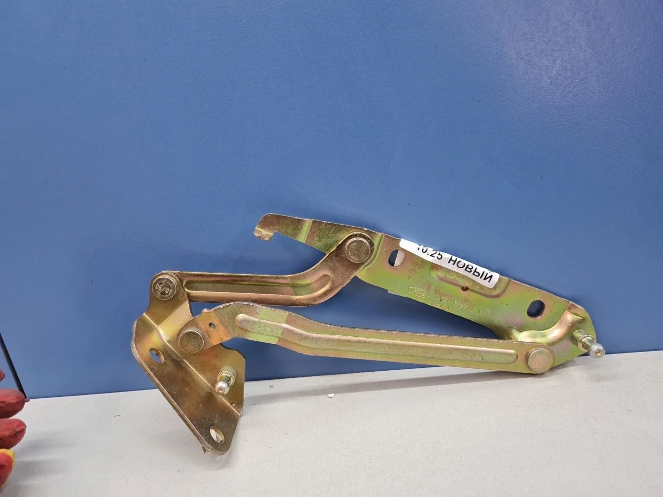 Петля крышки багажника левая для Ford Mondeo 3 2000-2007