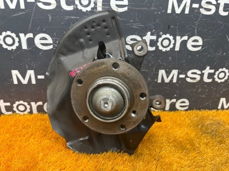 Ступица BMW 3-Series 2002 31211096429 E46 M54B22 (226S1), передняя левая