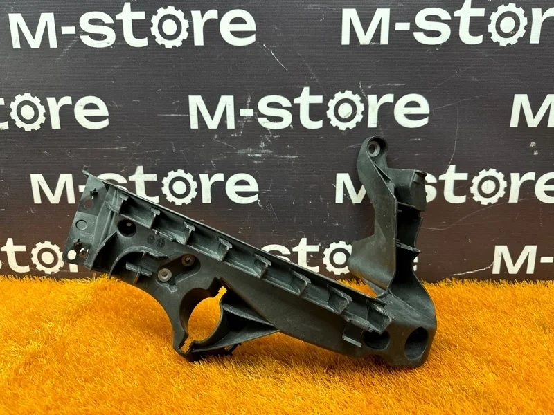 Кронштейн фары Audi A5 2010 8T0805608 8T CDN, правый