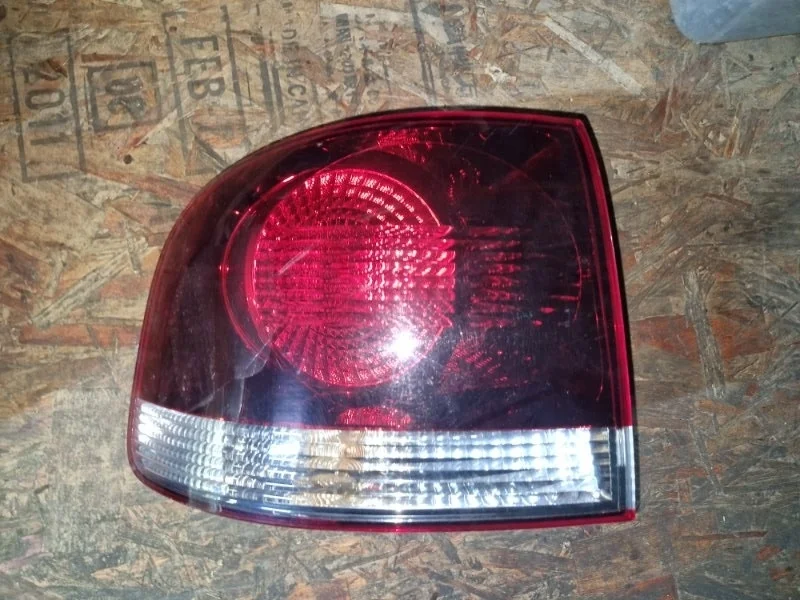 Фонарь Volkswagen Touareg 2008 7L7