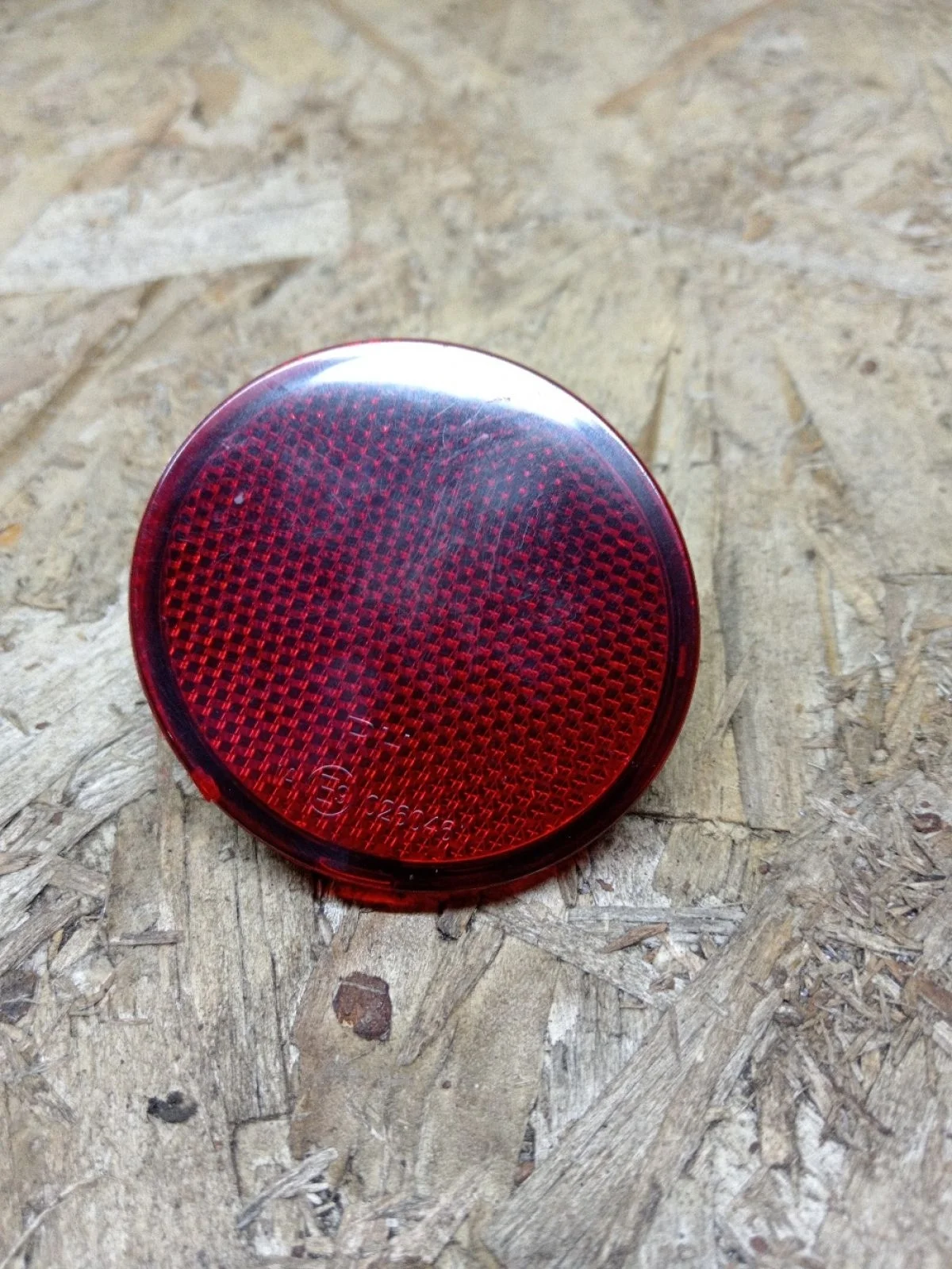 Отражатель в бампер задний правый Nissan Pathfinder III рестайлинг (2010—2014) 2011 KAF - бежевый