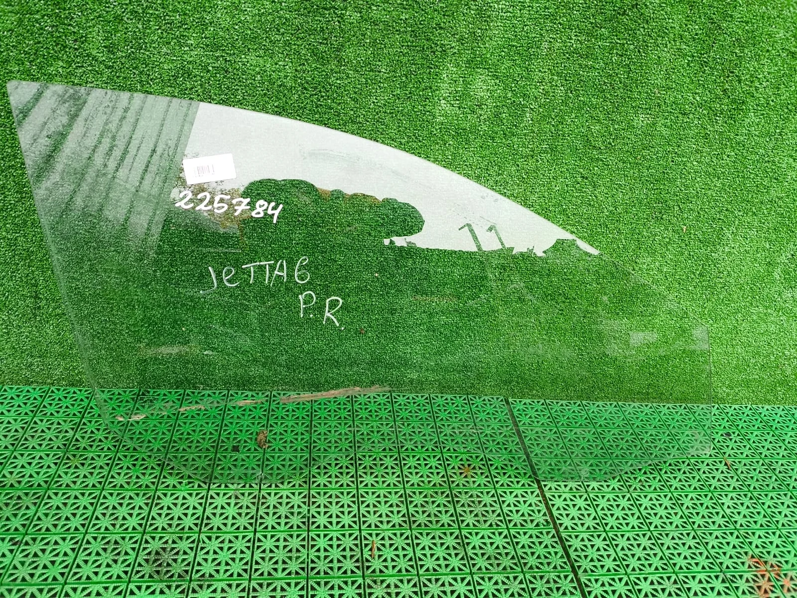 Стекло двери VOLKSWAGEN JETTA 6 2011- переднее правое б/у JETTA 6(2011-)