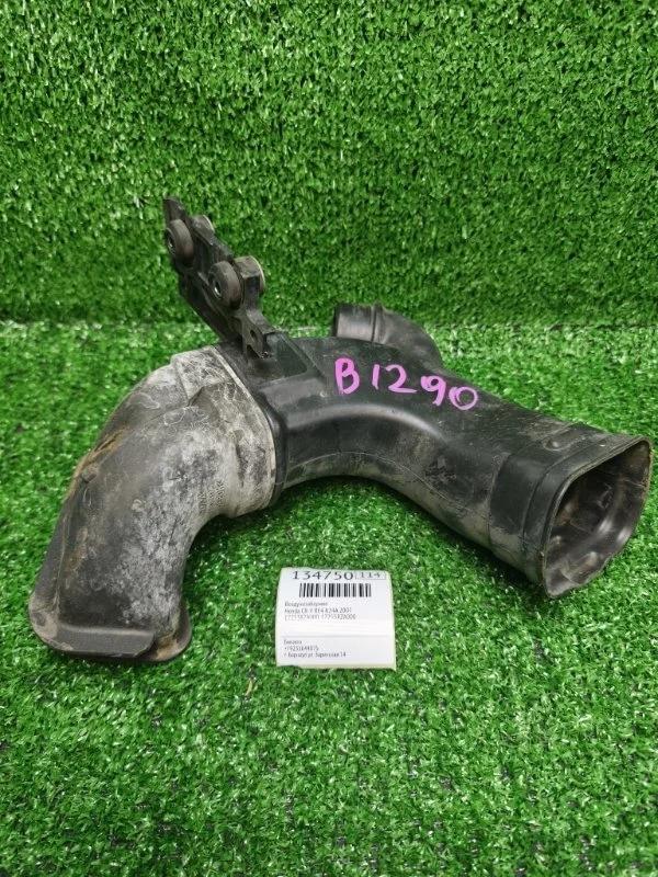 Воздухозаборник Honda CR-V 2007 RE4