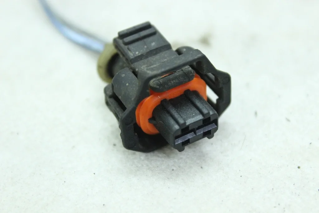 Разъем генератора два провода Opel Corsa D