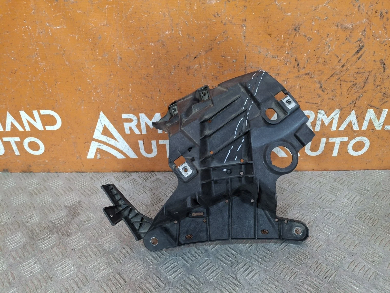 Кронштейн крыла BMW X5 2013-2018 F15