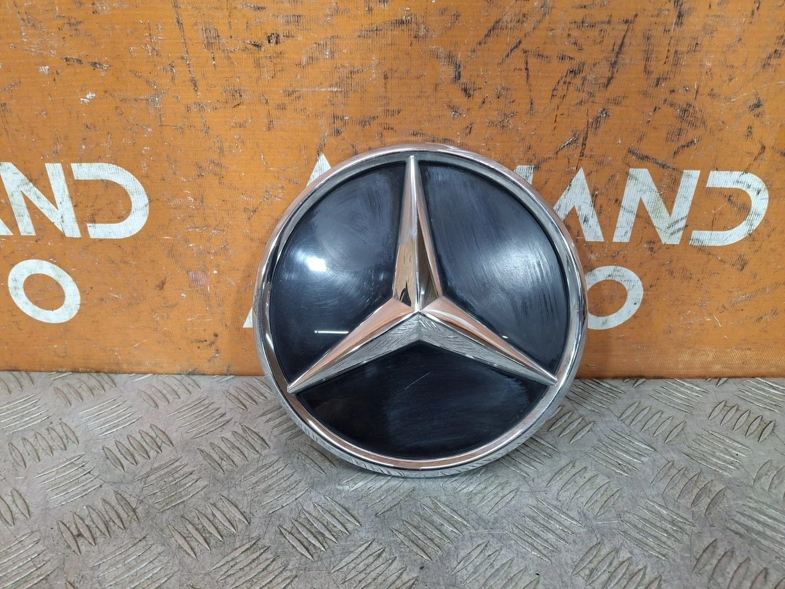 Эмблема Mercedes GLC-Class 2019-нв X253