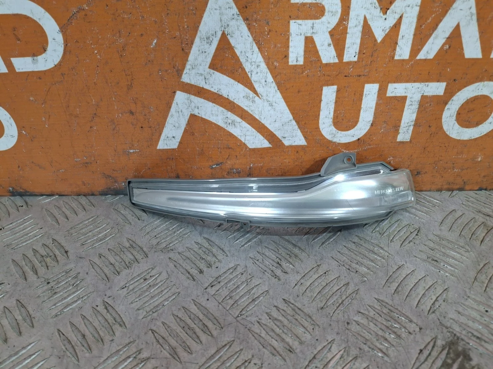 Повторитель поворота на зеркале Mercedes -Class 2014-2021 W205