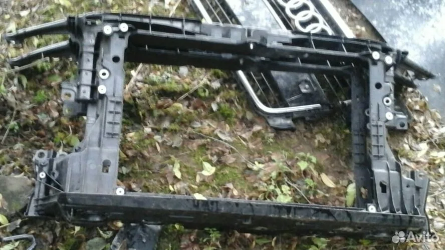 Панель радиатора(телевизор) на ауди а3 8p0805588