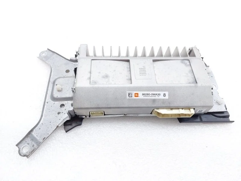 Усилитель акустической системы Toyota Land Cruiser 2014 J200