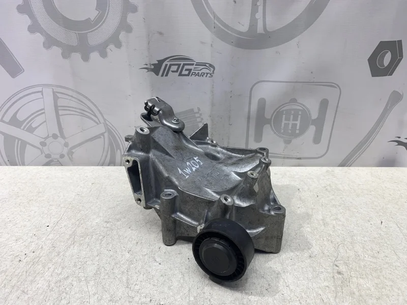 Кронштейн компрессора кондиционера Mercedes-benz 2016 W205