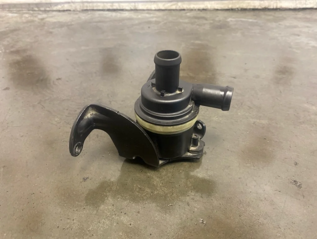 Помпа дополнительная Audi A6 2012 C7