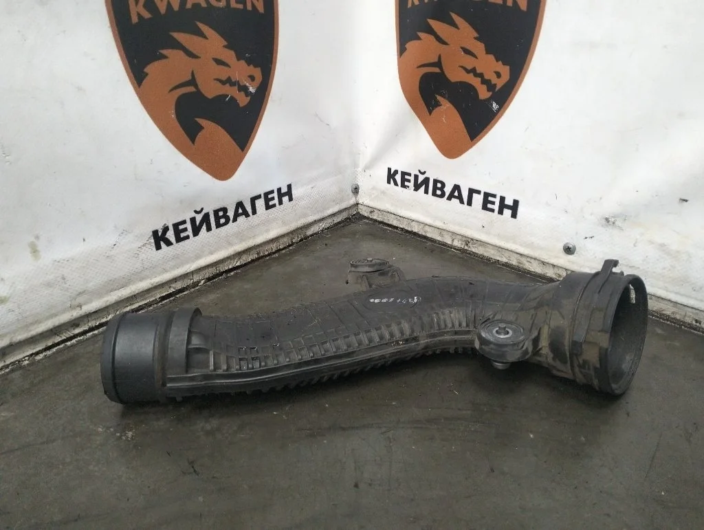 Патрубок интеркулера Volkswagen Passat 2011 B7