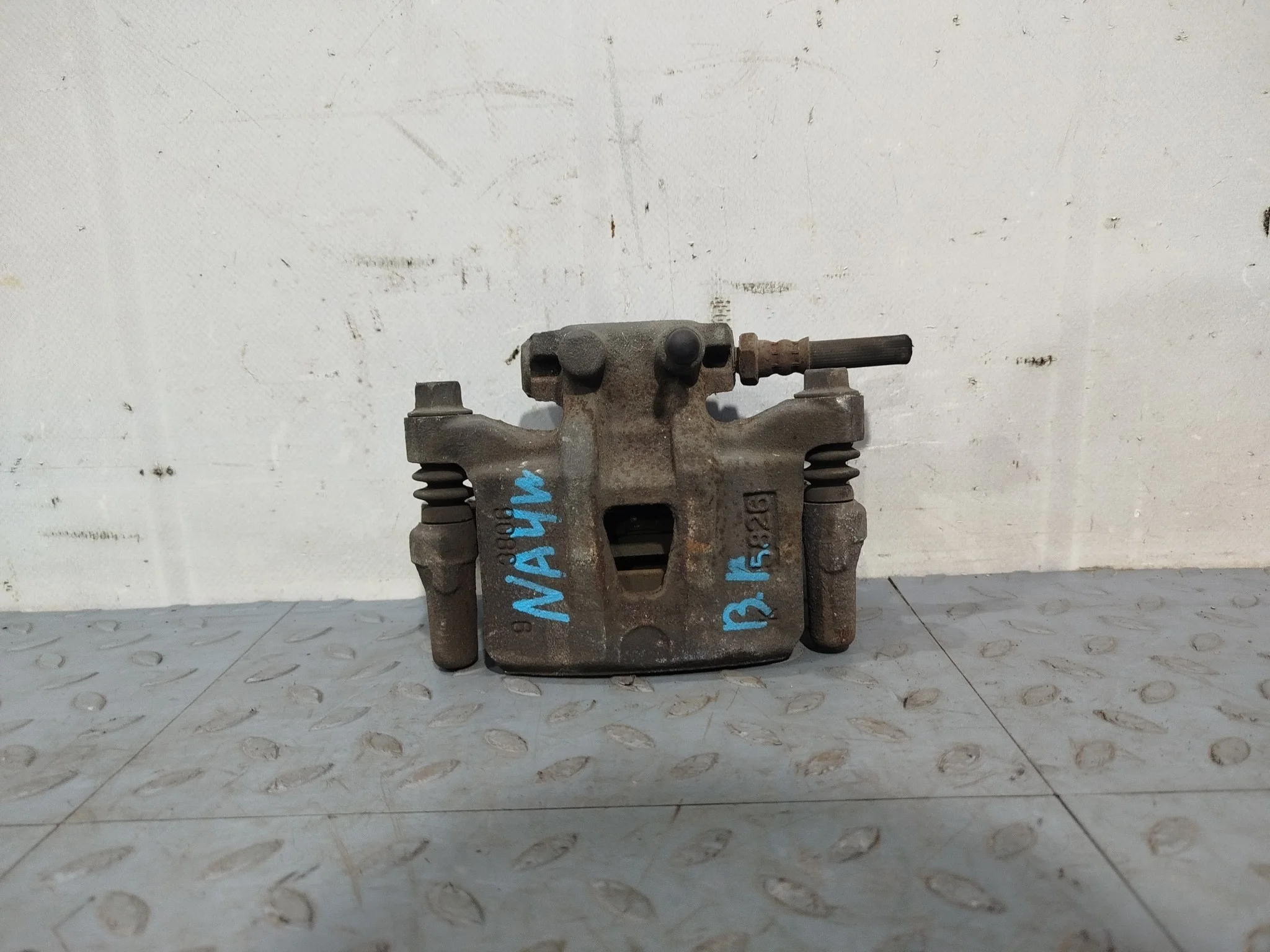 СУППОРТ В СБОРЕ MITSUBISHI ЗАД ПРАВО MN116310