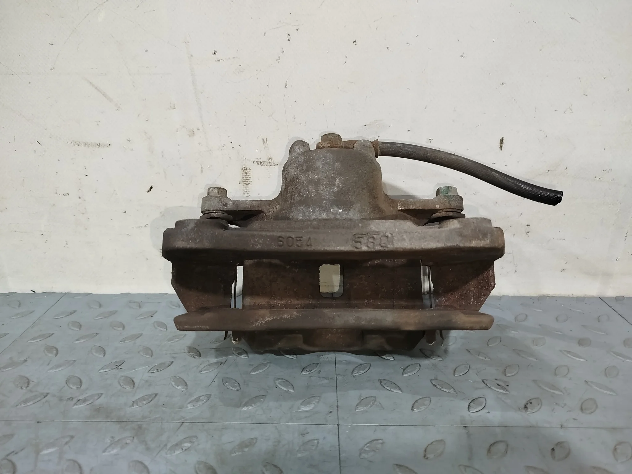 СУППОРТ В СБОРЕ MITSUBISHI ПЕРЕД ПРАВО MN116372