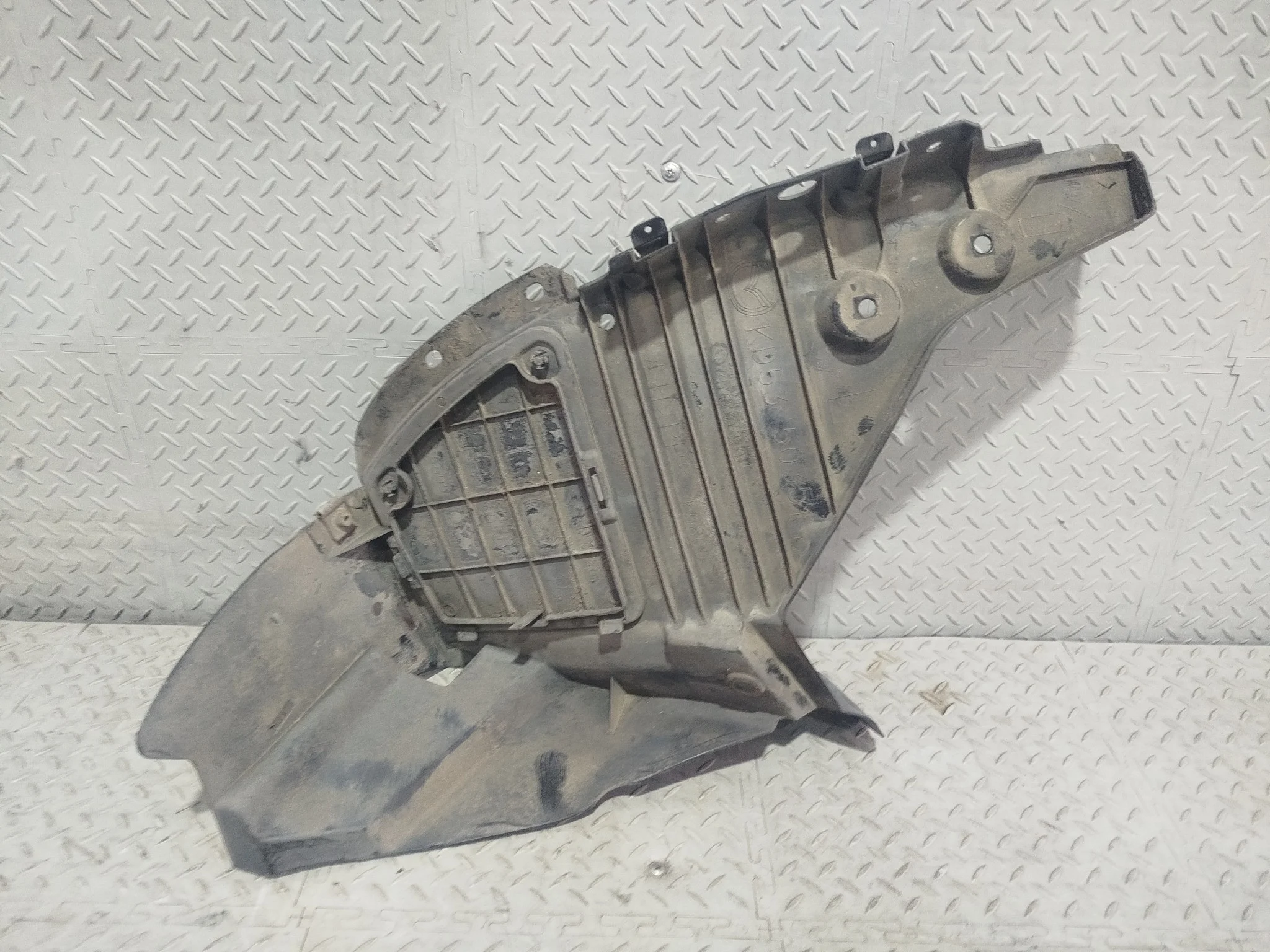 ПОДКРЫЛОК MAZDA ЗАД ЛЕВО KD5350350