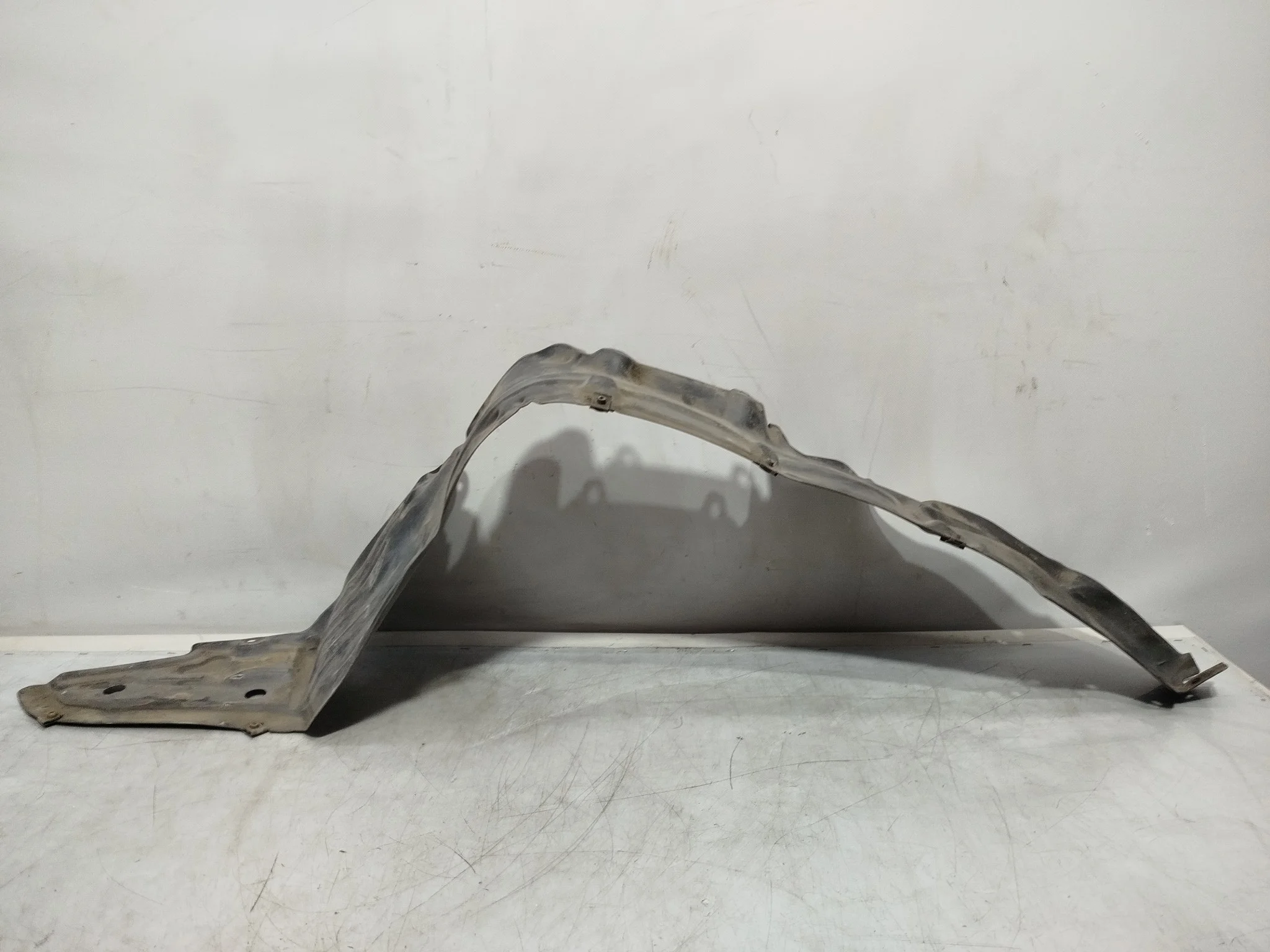 ПОДКРЫЛОК NISSAN ПЕРЕД ЛЕВО 63843WF100