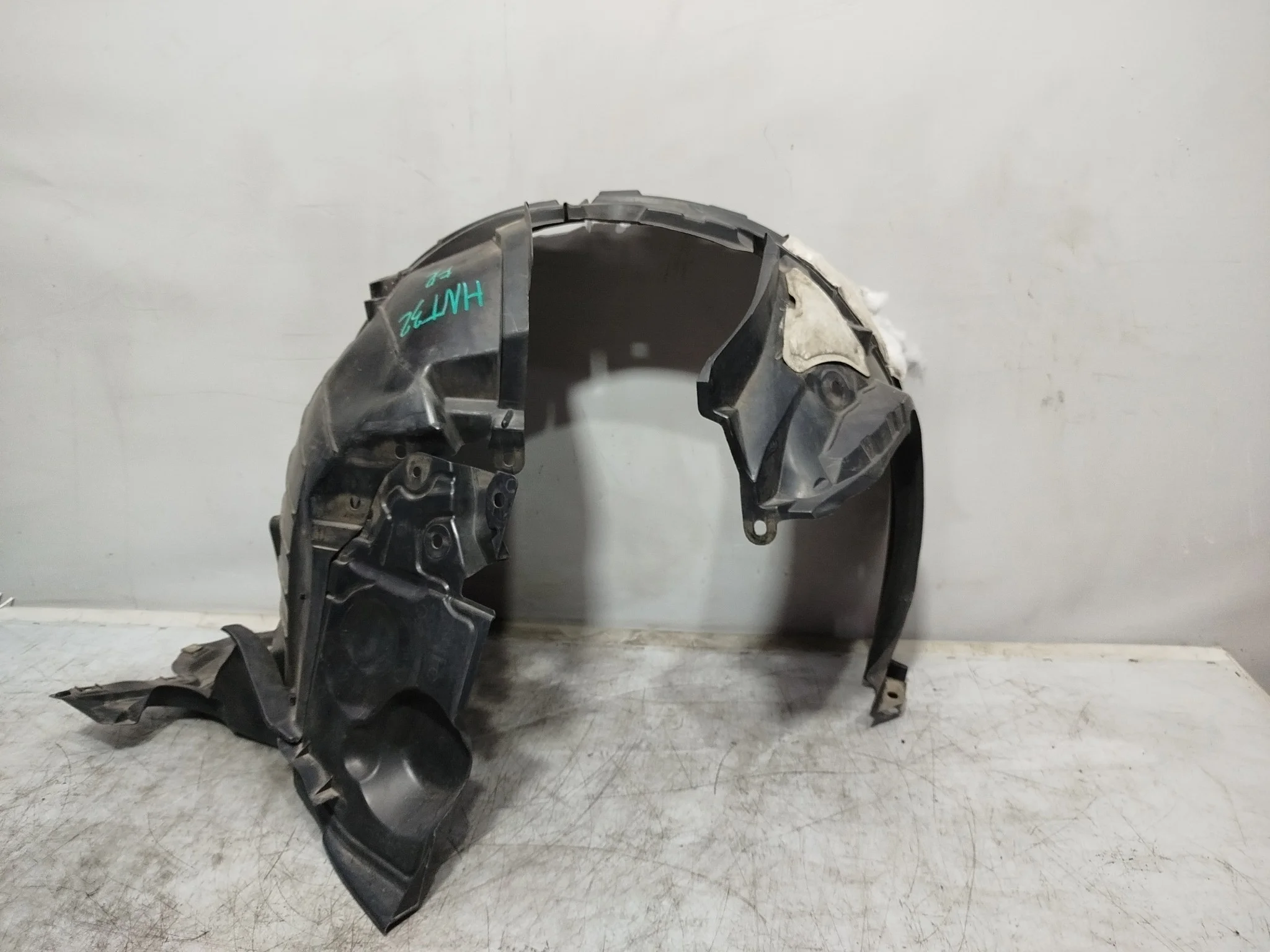 ПОДКРЫЛОК NISSAN ПЕРЕД ПРАВО 638424CB0B