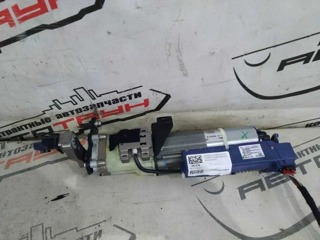 ДОВОДЧИК ДВЕРИ ПЯТОЙ AUDI ПРАВЫЙ 8R0827852B