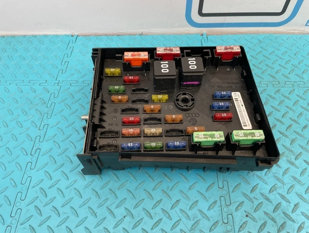 Блок предохранителей Volkswagen Tiguan 2012 3C0937125A 5N2 CCZD 2.0