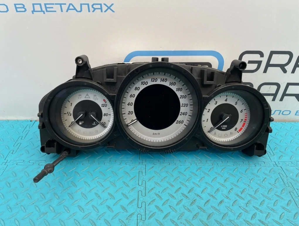 Панель приборов Mercedes-Benz C-Class 2011 A2049001808 W204 271.860 1.8