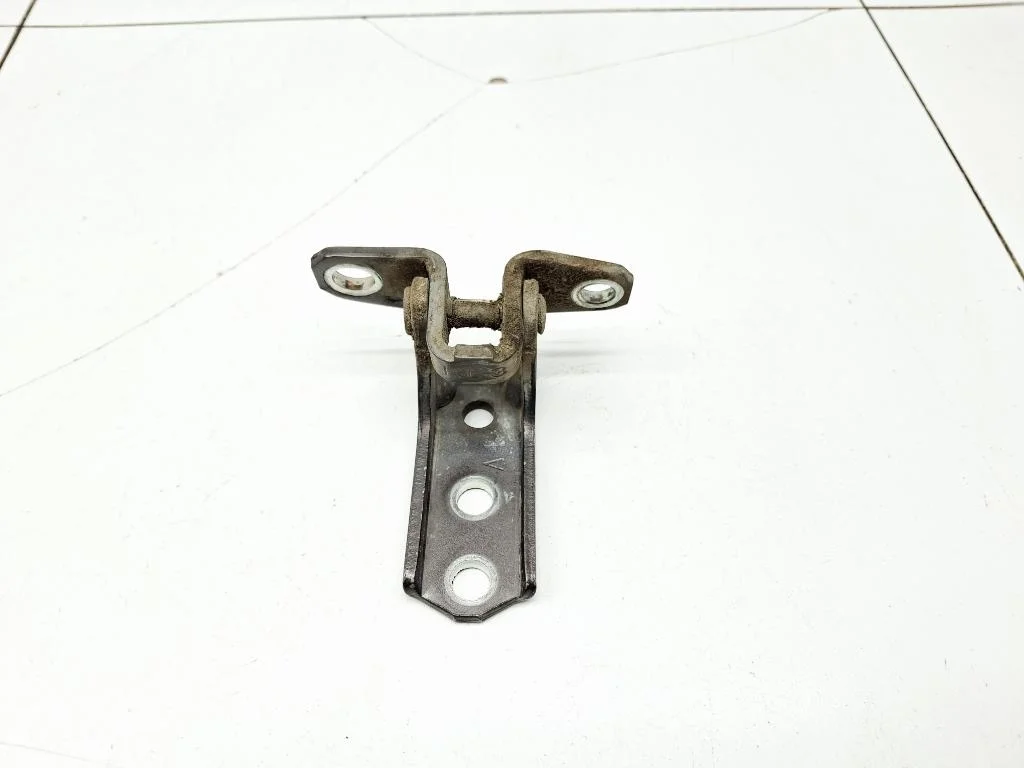 Петля двери задней левой нижняя Mitsubishi L200 2012 KA, KB