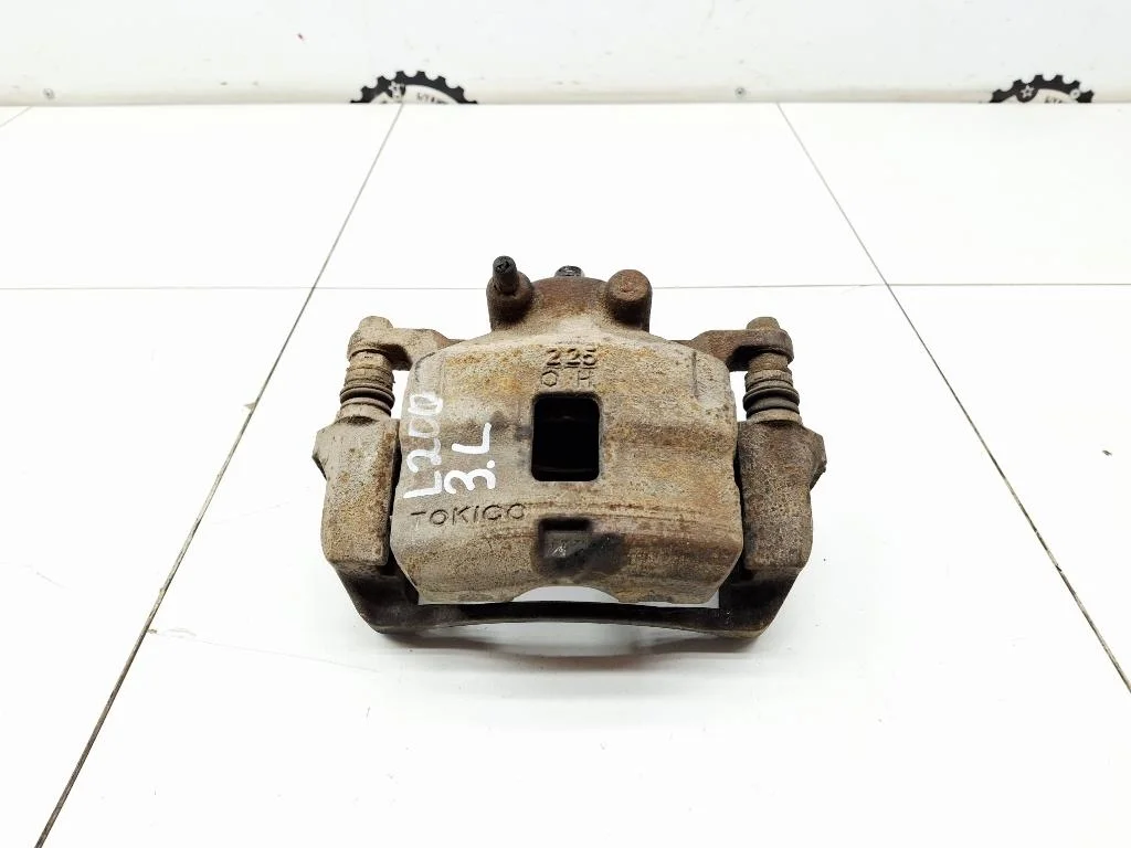 Суппорт передний левый Mitsubishi L200 2012 KA, KB