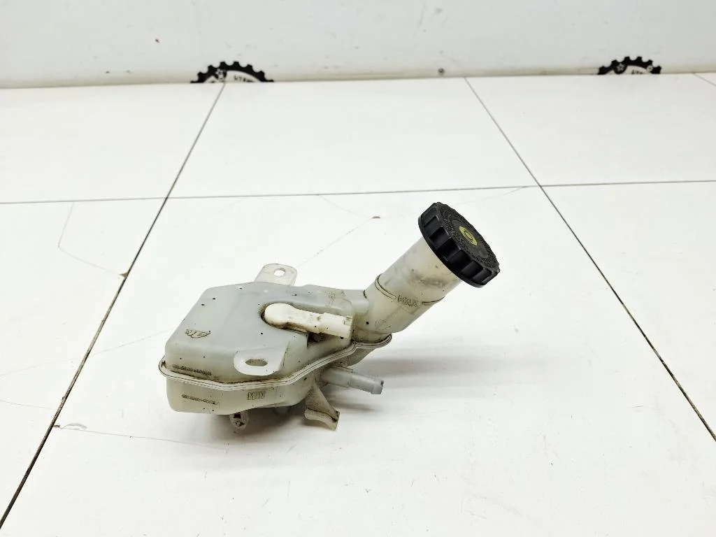 Бачок главного тормозного цилиндра Mitsubishi Lancer 10 2008 CY