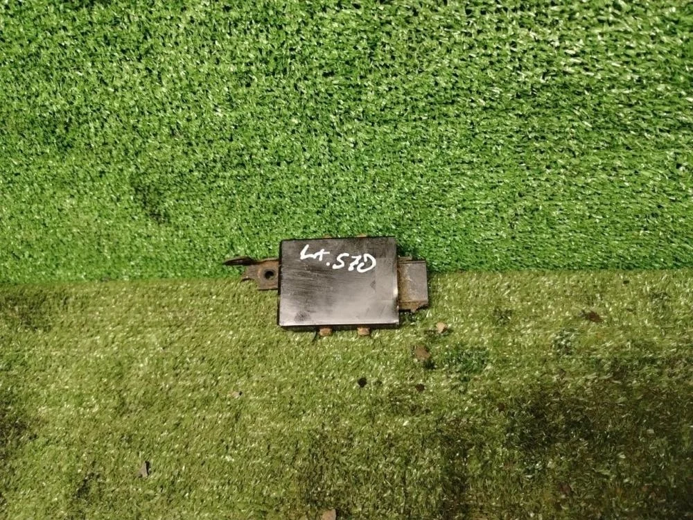 Блок управления топливным насосом Lexus Lx570 2016 8957160060 URJ201 3URFE