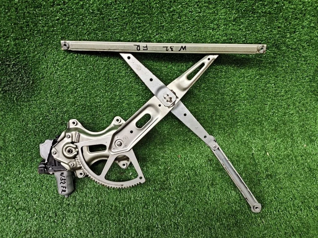 Б.у. стеклоподъемник TOYOTA PRIUS ZVW30 TOYOTA PRIUS ZVW30